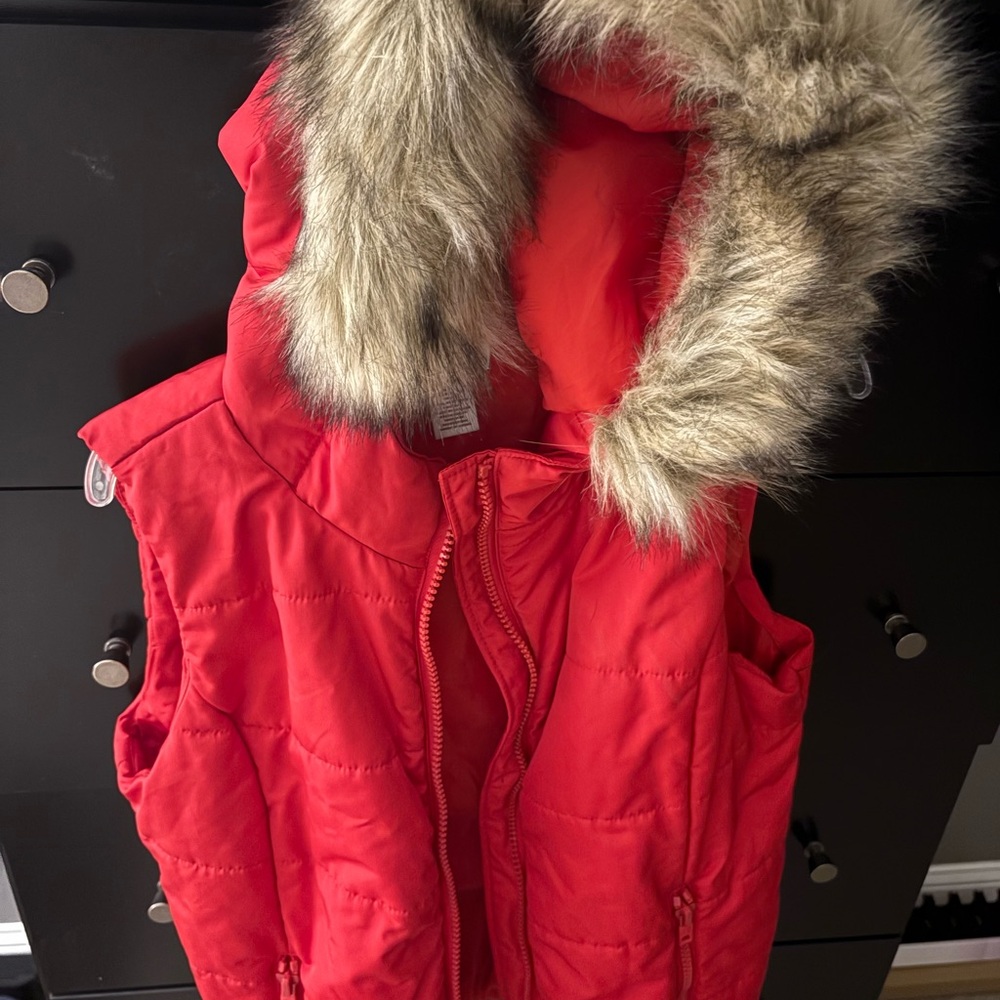 Liz Claiborne Vibrant Red Vest with Faux Fur Trim - Picture 4 of 4